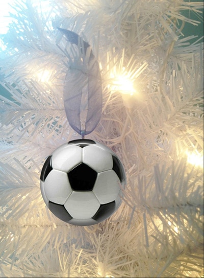 ornament de craciun minge fotbal brad